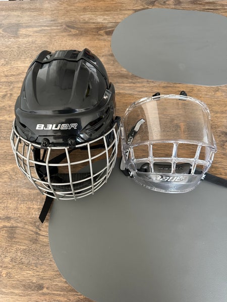Small Bauer Re-Akt 95 Helmet (Used)