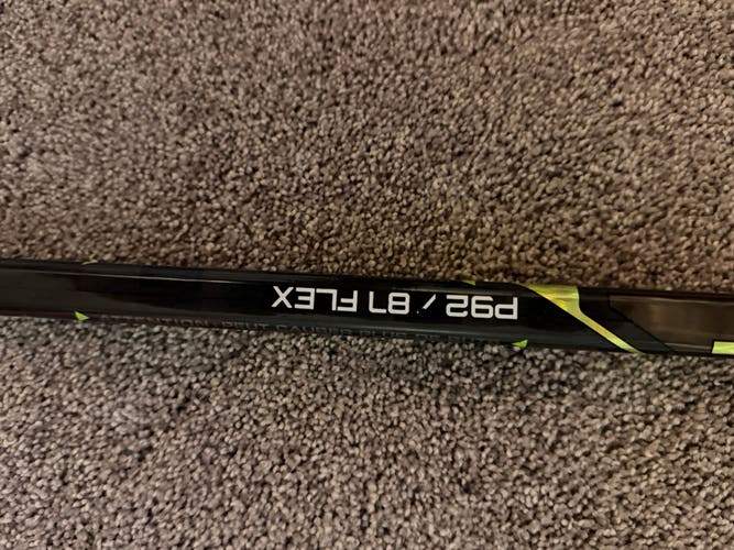 Senior Bauer AG5NT Right Handed Hockey Stick P92 87 Flex (Used)