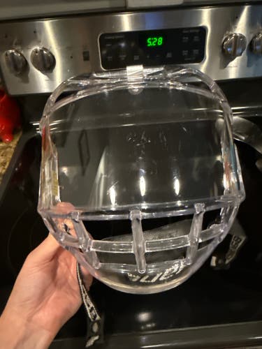 Bauer Concept 3 Full Shield Shield Junior (Used)