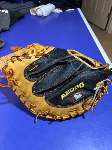 2015 Wilson A2000 RH Catcher's Baseball Glove 34" (Used)