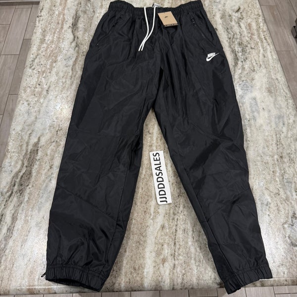 Nike Sportswear Woven Windrunner Mesh Lined Track Pants DX0653-011 Men’s Sz Lrg
New with Tags