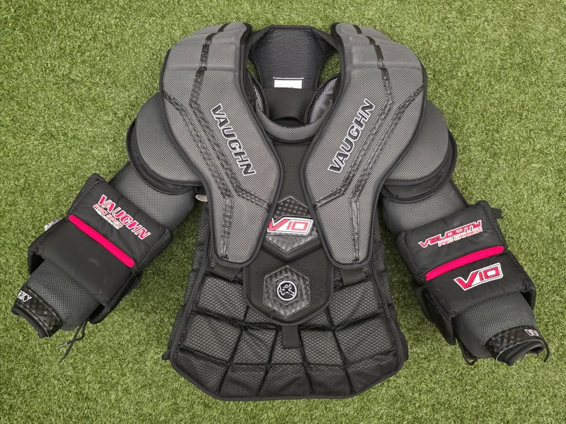Senior Small Vaughn V10 Pro Carbon Goalie Chest Protector (Used)