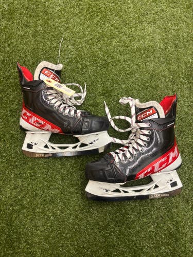 Intermediate CCM JetSpeed FT4 Hockey Skates | Size 4.5 Wide Width