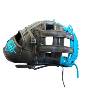 Used CLASSIC S20 BB/SB Glove RH Throw White/Black/Red 11 3/4" 10299-C000302710