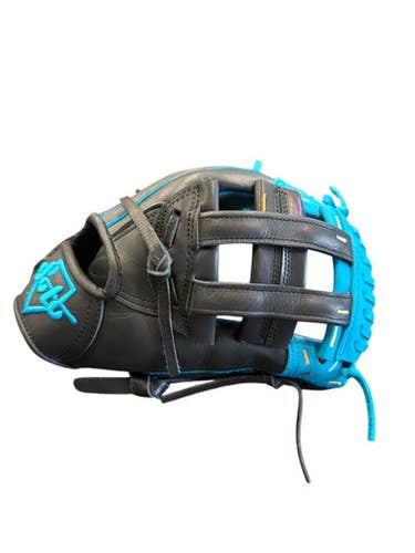 Used CLASSIC S20 BB/SB Glove RH Throw White/Black/Red 11 3/4" 10299-C000302710