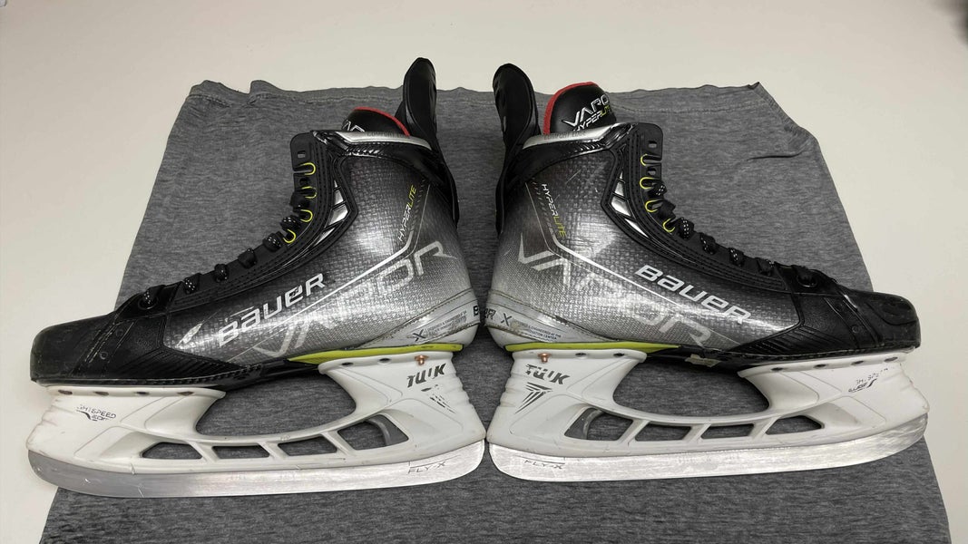 Bauer Vapor Hyperlite Hockey Skates 9.5 (Used)