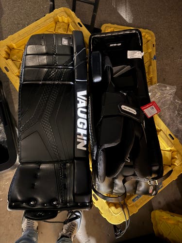 33" Vaughn Velocity V10 Regular Goalie Full Set (New)