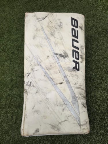 White Senior Bauer Vapor Hyperlite 2 Goalie Gloves & Blockers Regular (Used)