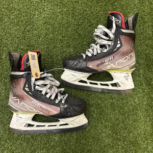 Intermediate Bauer Vapor Hyperlite Hockey Skates | Size 5.5 Fit 3