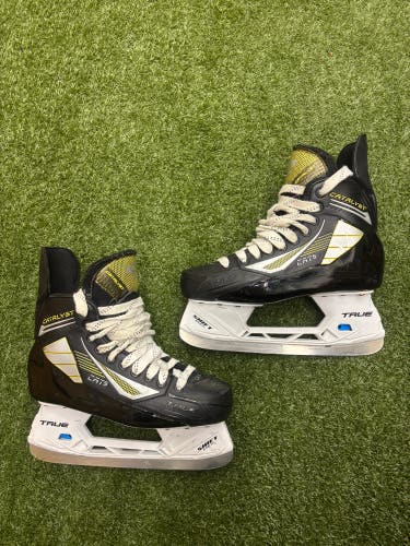 Senior True Catalyst 5 Hockey Skates Regular Width 8 (Used)