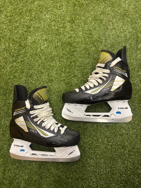 Senior True Catalyst 5 Hockey Skates Regular Width 8 (Used)