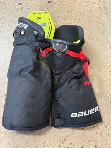 Black Junior Medium Bauer VAPOR 2X Hockey Pants (Used)
