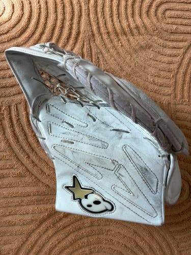 White Youth Brian's NetZero 3 Goalie Glove Regular (Used)