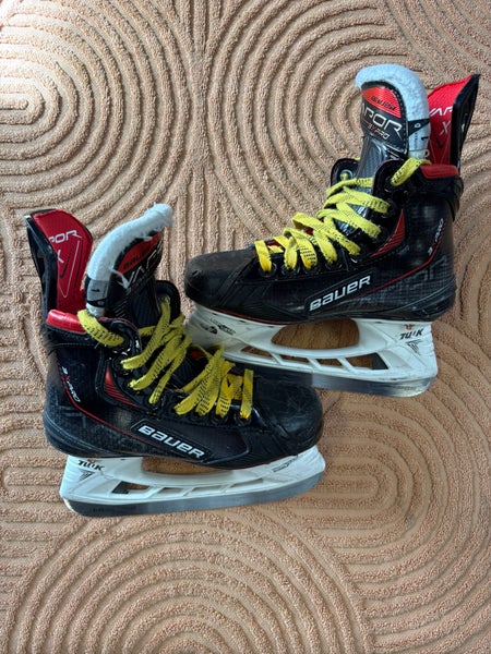 Junior Bauer Vapor 3X Pro Hockey Skates Regular Width Size 1 (Used)
