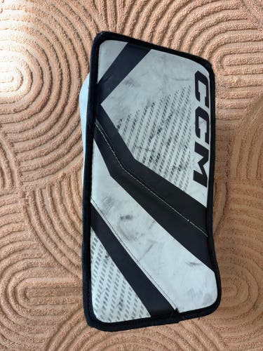 Youth CCM YTFLEX 3 Goalie Blocker Regular (Used)