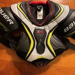 Medium Junior Bauer Vapor 2X Shoulder Pads (Used)