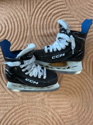 Junior CCM Next Hockey Skates Regular Width Size 1 (Used)