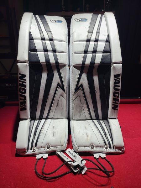 31" Vaughn Velocity V9 Goalie Leg Pads (Used)