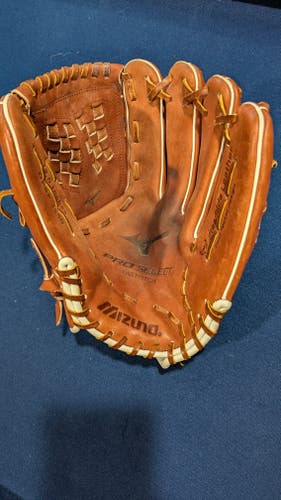 Mizuno RH Outfield Pro select Softball Glove 12.5" (Used)