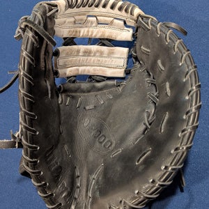 Wilson RH First Base A2000 Softball Glove 12" (Used)