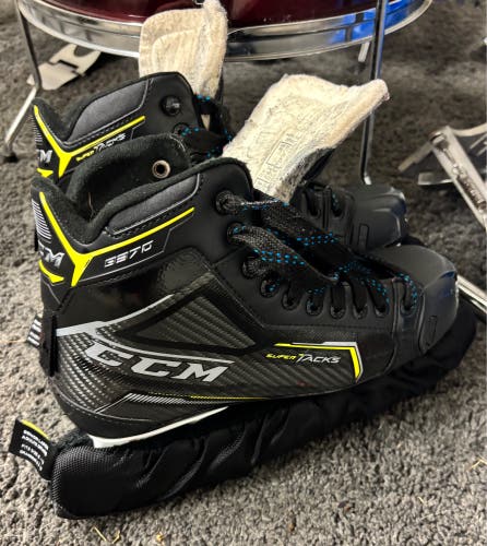 2020 CCM Super Tacks 9370 Hockey Goalie Skates Regular Width 9 (Used)