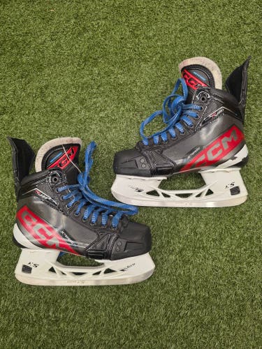 Intermediate CCM Jetspeed FT680 Hockey Skates Size 4 (Used)