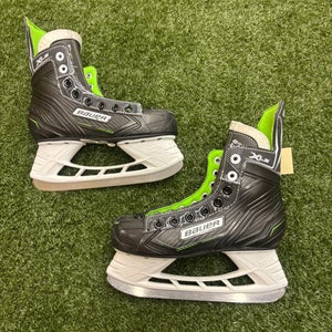 Junior Bauer XLS Hockey Skates Regular Width Size 2