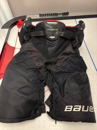 Men's Senior Large Bauer Vapor Hyperlite Hockey Pants (Used)