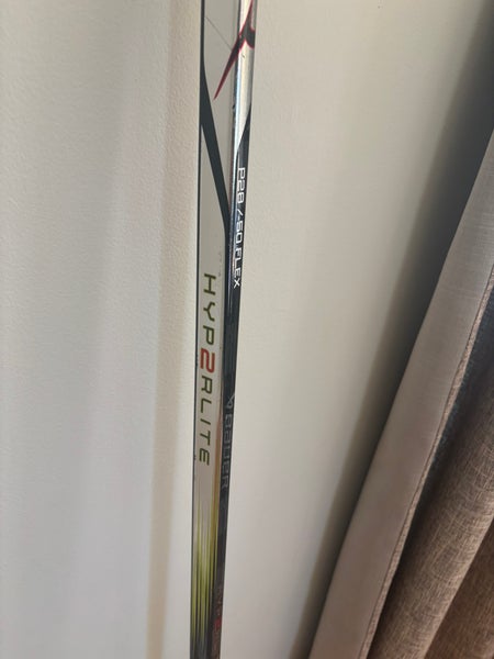Junior Bauer Vapor Hyperlite 2 Left Hand Hockey Stick P28 50 Flex (Used)
