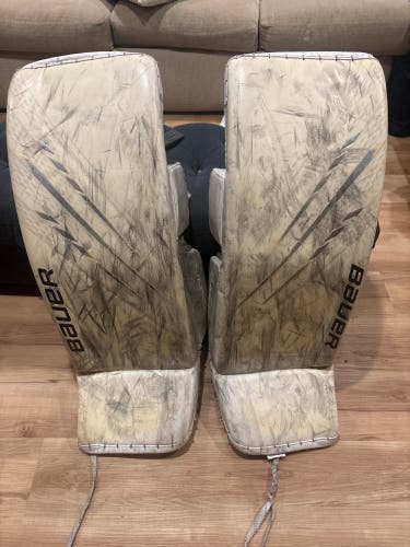 Medium 2023 Bauer Hyperlite Goalie Leg Pads (Used)