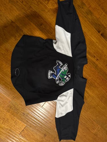 Black Goalie Cut Adult Unisex CCM Jersey (Used)