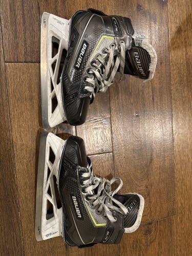Bauer Elite Hockey Goalie Skates Size 5.5 (Used)
