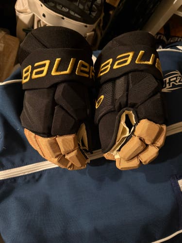 VGK (N.Roy) Bauer Vapor Hyperlite Gloves 15" Pro Stock (New)