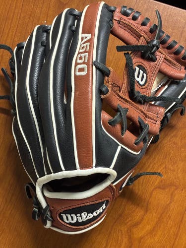 Wilson A550 RH Baseball Glove 11.5" (Used)
