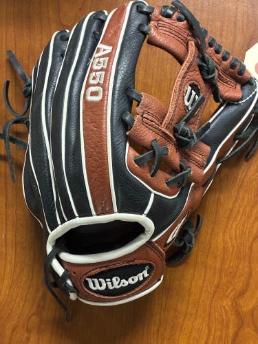 Wilson A550 RH Baseball Glove 11.5" (Used)
