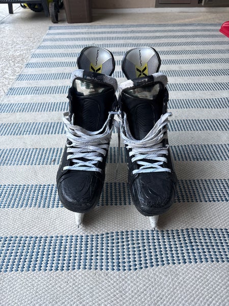 2023 Bauer Vapor Hyperlite 2 Hockey Skates Regular Width Pro Stock 9 (Used)