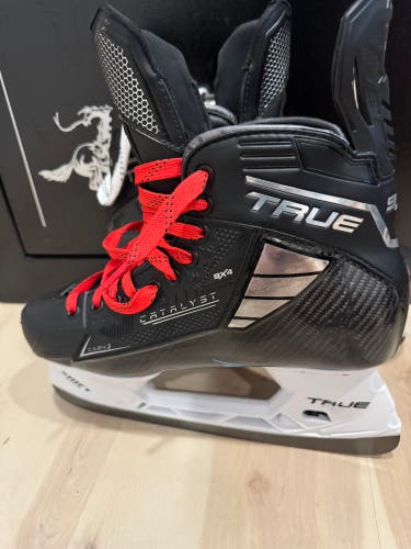 2024 True Catalyst 9X4 Hockey Skates Wide Width 10 (Used)