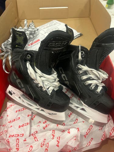 2024 CCM Tacks XF Pro Hockey Skates Regular Width Size 2 (New)