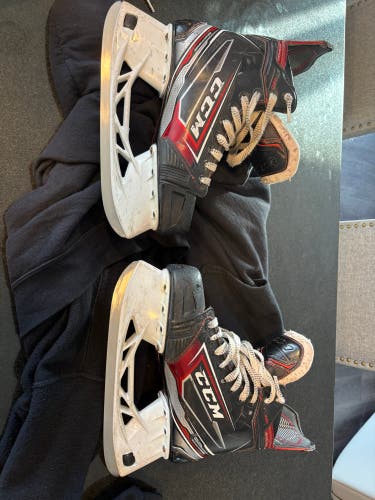 2019 CCM JetSpeed FT480 Hockey Skates Regular Width 8 (Used)