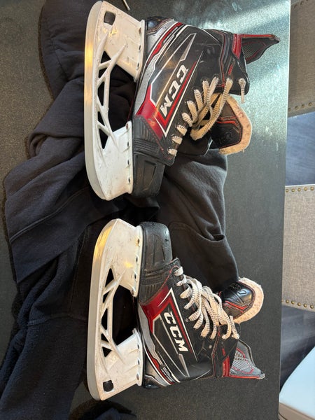 2019 CCM JetSpeed FT480 Hockey Skates Regular Width 8 (Used)