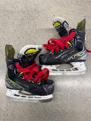 Youth Bauer Vapor 3X Hockey Skates 9 (Used)