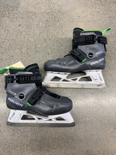 Junior Bauer Konekt HF2 Hockey Goalie Skates Regular Width Size 2 (Used)