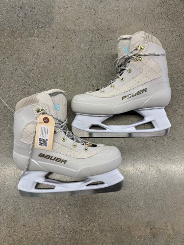 Junior Bauer Tremblant Recreational Hockey Skates Regular Width Size 5 (Used)