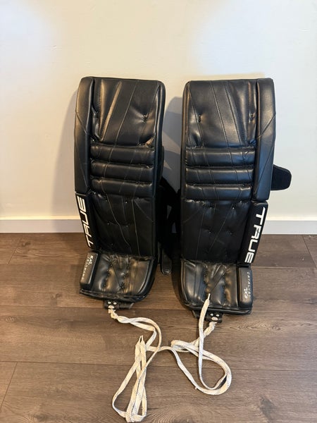 31" True Catalyst 7X3 Goalie Leg Pads (Used)