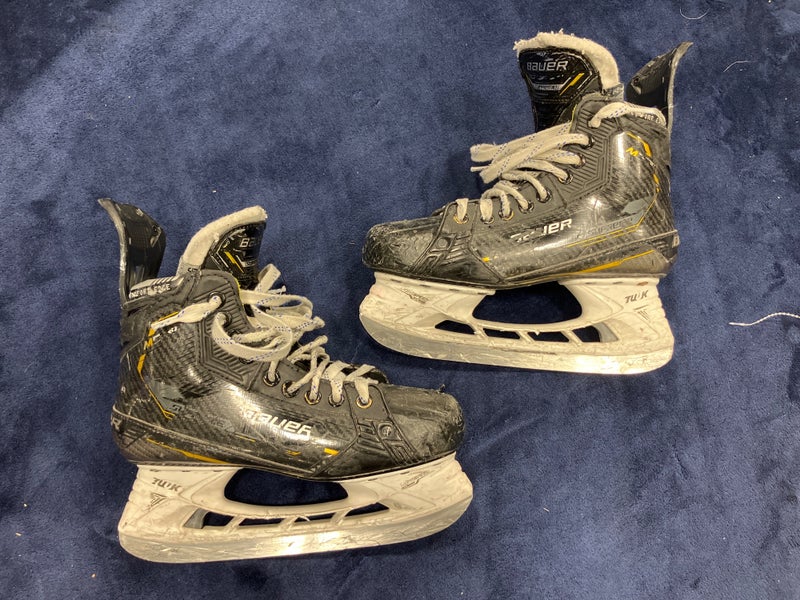 Intermediate Bauer Supreme M5 Pro Hockey Skates Size 5.5 (Used)