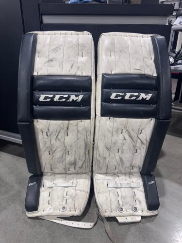 Black 30" Intermediate CCM Retro flex 550 Goalie Leg Pads (Used)
