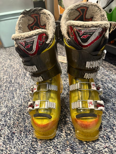 Mondo 23 & 23.5 Unisex Nordica Supercharger Ski Boots Stiff Flex (Used)