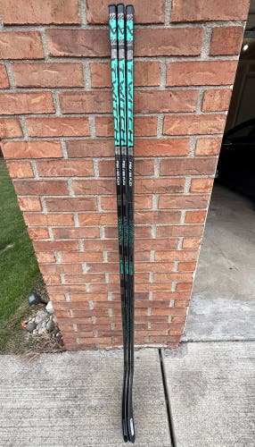 Intermediate Bauer Twitch Right Handed Hockey Stick P92 65 Flex (New)