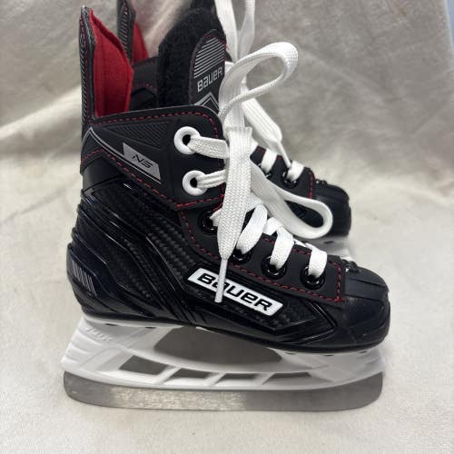 Junior Youth Size 7 Bauer NS Ice Hockey Skates. Excellent Condition.