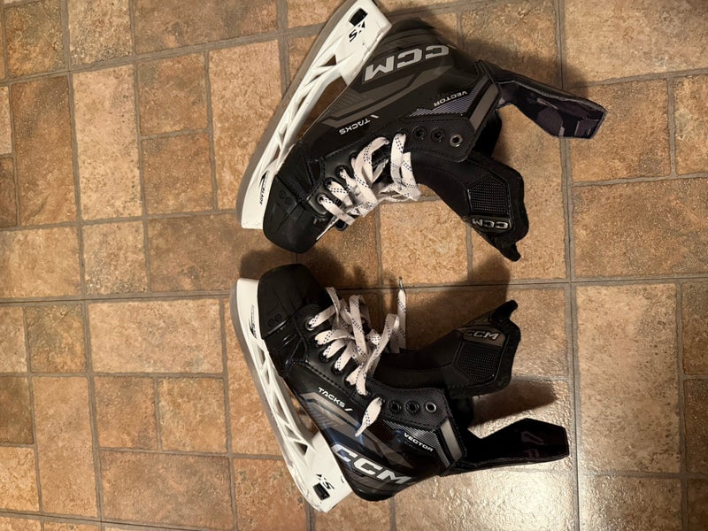 CCM Tacks Vector Hockey Skates Regular Width Size 6.5 (Used)